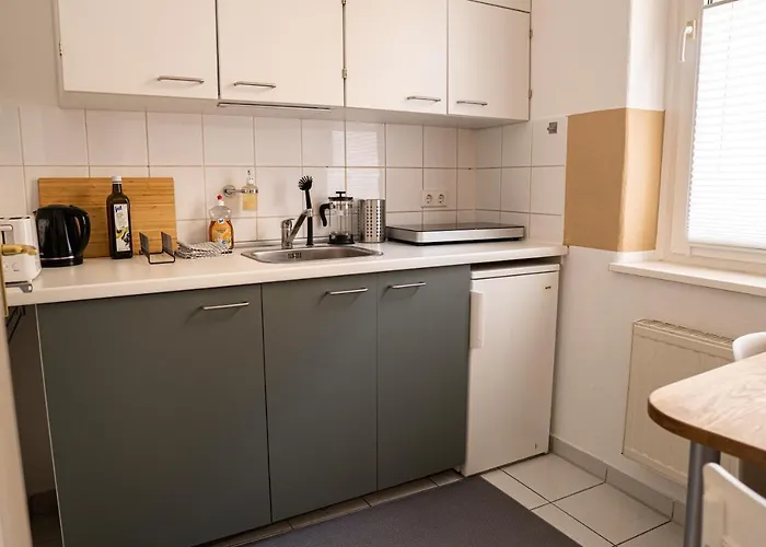 Fullhouse - Halle - T28 - Deer Daire *